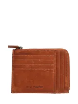 Billetera de cuero natural color caramelo, con diseño compacto y cierre perimetral. Cuenta con múltiples ranuras para tarjetas en el exterior y un compartimento interno con cierre para monedas. Incluye tecnología de protección RFID.