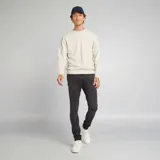 Jean skinny negro de tiro medio y corte ajustado.