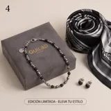 Pulsera de acero con diseño de cuentas alternadas de piedras naturales negras y esferas metálicas plateadas.