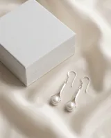 Caravanas colgantes de plata 925 con diseño minimalista y perla central.