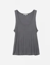 Musculosa gris de viscosa y elastano, con breteles anchos y escote redondo.