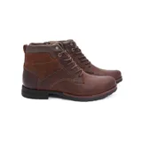 Bota de cuero marrón con detalles en nobuck, cordones y suela negra.