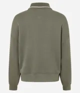 Buzo cerrado de algodón con cuello polo, mangas largas con puños ajustados y detalle de líneas contrastantes en el cuello.