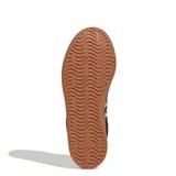 Championes Adidas modelo VL Court 3.0, color marrón oscuro con suela de goma color caramelo. Presentan las icónicas tres tiras laterales con estampado animal print y logo de la marca en la lengüeta y el lateral.