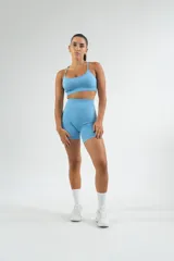 Short deportivo color verde agua, de tiro alto y corte ajustado, con frunce en la parte trasera.