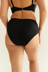 Bombacha de baño tiro alto color negro.