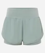 Bermuda deportiva tipo runner de microfibra color azul marino, con cintura elástica, bolsillo con cierre y diseño holgado con bajo redondeado.