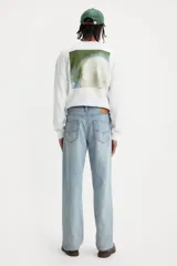 Jeans Levi's 568 Loose Straight color azul claro, de corte recto y holgado.