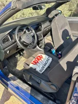 Remera color crema de corte oversize con estampado en la espalda que incluye cuatro paletas de pádel rojas con la palabra 'ITTAI' perforada, y texto debajo que dice 'IBIZA RACKET ITTAI STARS'.