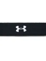 Vincha deportiva Under Armour negra con logo bordado en blanco. Diseñada para absorber el sudor y mantener el pelo en su lugar durante la actividad física.