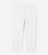 Pantalón masculino de corte relajado confeccionado en tejido oxford de algodón. Presenta cintura con trabillas y lazo ajustable, bolsillos laterales y traseros.