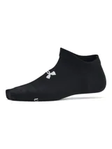 Medias deportivas tipo soquete Under Armour, color negro con logo de la marca en blanco. Diseño ultradelgado y ligero con soporte de arco integrado y paneles de malla para mayor transpirabilidad.