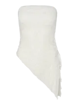 Top de fiesta blanco de encaje, sin mangas y con cuello bote.