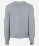 Cardigan corto gris de punto fino, con escote en V, cierre frontal con botones y apliques de pedrería formando corazones.