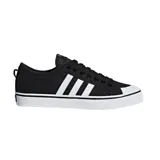 Championes Adidas modelo Nizza, de diseño clásico con capellada de lona negra, las icónicas tres tiras laterales en blanco y puntera de goma reforzada.