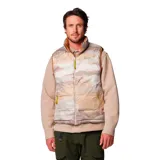 Chaleco reversible para hombre de la marca Columbia, con diseño acolchado en color camel. Cuenta con cierre frontal, bolsillos laterales con doble entrada y dobladillo ajustable con cordón. Incorpora tecnología Omni-Shield para repeler la humedad y manchas.