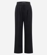 Pantalón wide leg de tiro alto, color negro, con pliegues delanteros, bolsillos laterales tipo cuchillo y cintura con trabillas.