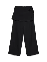 Pantalón falda de tiro medio en color negro, con diseño recto y amplia caída fluida, que incluye cierre lateral invisible.