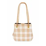 Cartera tipo tote bag con estampado de cuadros en tonos beige y blanco, asas largas de cuero sintético marrón claro y detalles de ojales metálicos dorados.