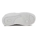 Championes casuales de mujer Diadora modelo Spitfire, color blanco, de caña baja y estilo retro de skate. Presentan capellada de cuero sintético, cordones blancos y suela de goma gruesa.