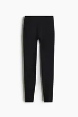 Leggings deportivos de tiro alto con diseño en V en la parte posterior de la cintura, confeccionados en tejido funcional con tecnología de sujeción y absorción de sudor.