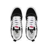 Championes Vans modelo Knu Stack, con diseño de plataforma alta, confeccionados en gamuza negra con la icónica banda lateral en blanco y cordones gruesos.