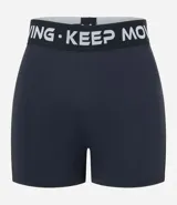 Short deportivo ajustado color azul marino, confeccionado en microfibra, con cintura elástica ancha negra estampada con el texto "KEEP MOVING".