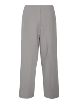Pantalón sastrero de tiro alto y corte recto, color beige, con pinzas frontales y tejido elástico.
