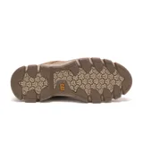 Bota de caña media Caterpillar, confeccionada en cuero marrón con tecnología impermeable. Presenta cordones al tono, cuello acolchado en color oscuro y suela de goma robusta con diseño antideslizante.