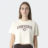 Remera corta de algodón color crema con cuello redondo y mangas cortas. Presenta un estampado frontal con el logo de Converse en color marrón.