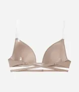 Sostén color nude de microfibra, modelo media taza con copas estructuradas y base reforzada. Cuenta con tirantes ajustables transparentes y cierre posterior.