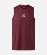 Musculosa deportiva Get Over de poliamida con tecnología dry, color gris oscuro, con cuello redondo, diseño sin mangas y estampa frontal con el texto "RUN CLUB".