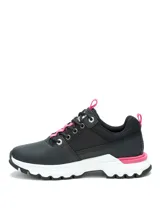 Calzado de trekking Caterpillar modelo Colorado Sneaker Lo, color negro con detalles en fucsia y suela blanca, de diseño robusto con cordones y capellada de cuero y nylon.