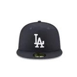 Gorro New Era 59Fifty de béisbol, color azul marino con logo de los Dodgers de Los Ángeles bordado en blanco en el frente y logo de New Era bordado en blanco en el lateral.