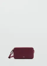 Bolso bandolera color borgoña con efecto piel abatanada, doble compartimento, cierre de cremallera y asa larga.
