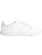Zapatillas de corte bajo Calvin Klein, confeccionadas en piel blanca con suela de goma plana y cierre de cordones.