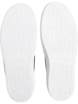 Zapatillas urbanas Calvin Klein de cuero sintético negro con estampado de monograma texturizado, detalles en gamuza y suela de plataforma blanca.