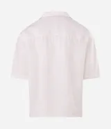 Camisa de lino negra, modelo boxy, con cuello bowling, manga corta y abotonado delantero.