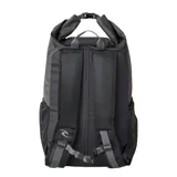 Mochila Rip Curl Surf Series Ventura de 25L, color negro, con sistema de cierre enrollable superior (roll-top) y hebilla de ajuste. Presenta un bolsillo frontal con cierre y bolsillos laterales de malla.