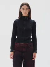 Saco de punto color azul marino con tejido de ochos, cierre frontal, cuello alto y rayas verdes en puños y cuello.