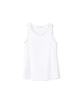 Musculosa de tejido acanalado color blanco, con cuello redondo decorado con pequeñas tachas metálicas en el borde.
