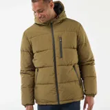 Campera acolchada tipo puffer de color verde oliva, con capucha ajustable, cierre frontal completo y bolsillos laterales con cierre.