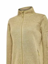 Campera polar de cierre completo con cuello alto, confeccionada en tejido texturizado. Presenta un bolsillo con cierre en la manga izquierda y dos bolsillos laterales con cierre. Diseño funcional ideal para actividades al aire libre.