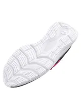 Championes de running Under Armour modelo Phade RN 2, color negro con estampado de cruces blancas y detalles en fucsia. Presentan suela blanca con amortiguación de EVA y cordones fucsias.