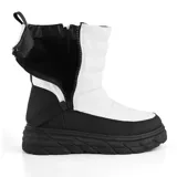 Bota de caña media color beige, con cierre lateral y plataforma track color negro.