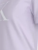 Remera lila de algodón regenerativo con cuello redondo y logo CK delineado en el frente.