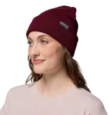 Gorro tipo beanie de punto color bordó con vuelta en el borde y etiqueta de la marca Columbia cosida en el lateral.