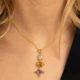 Collar dorado con cadena de eslabones y dije colgante con piedras de topacio azul, citrino, diamantes y amatistas.