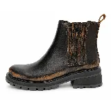 Bota tipo Chelsea de cuero con efecto desgastado en tonos negros y marrones, con paneles laterales elásticos texturizados y suela de goma gruesa con plataforma dentada.