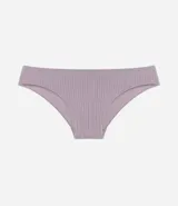 Bombacha de bikini femenina, sin costuras, de corte lateral mediano y textura acanalada.